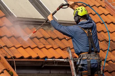 Démoussage et hydrofuge de toiture à Saulles